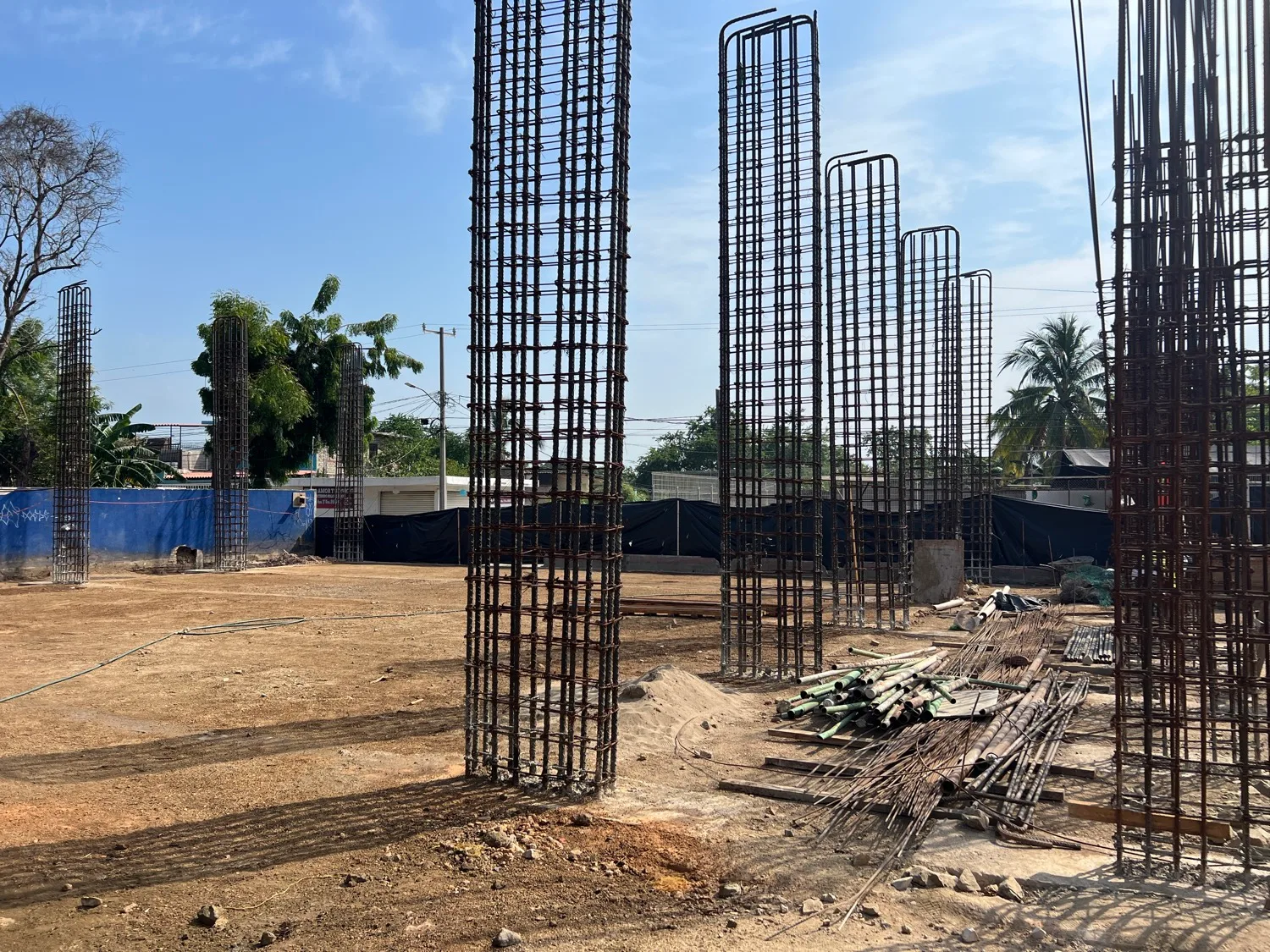 Columnas de varilla armadas en Obra Santiago